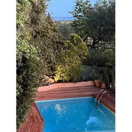Welcoming In Hyeres