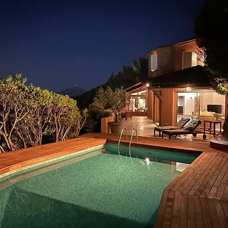Welcoming In Hyeres