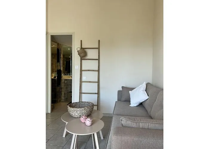 Welcoming In * הייר